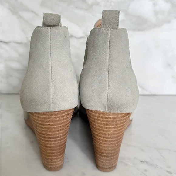 Lucky Gray Wedge Suede Boots Size 7 Like New - Picture 4 of 6